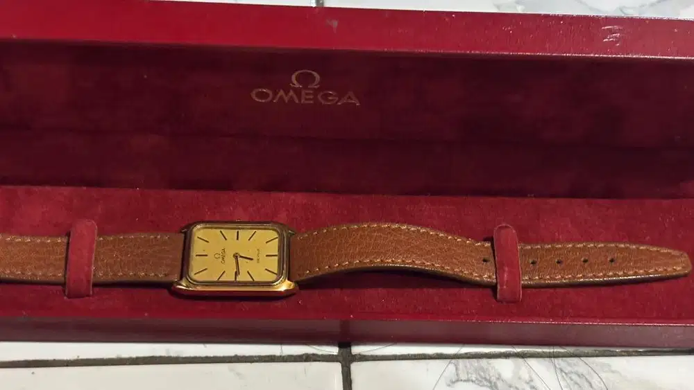 Omega tank manual winding