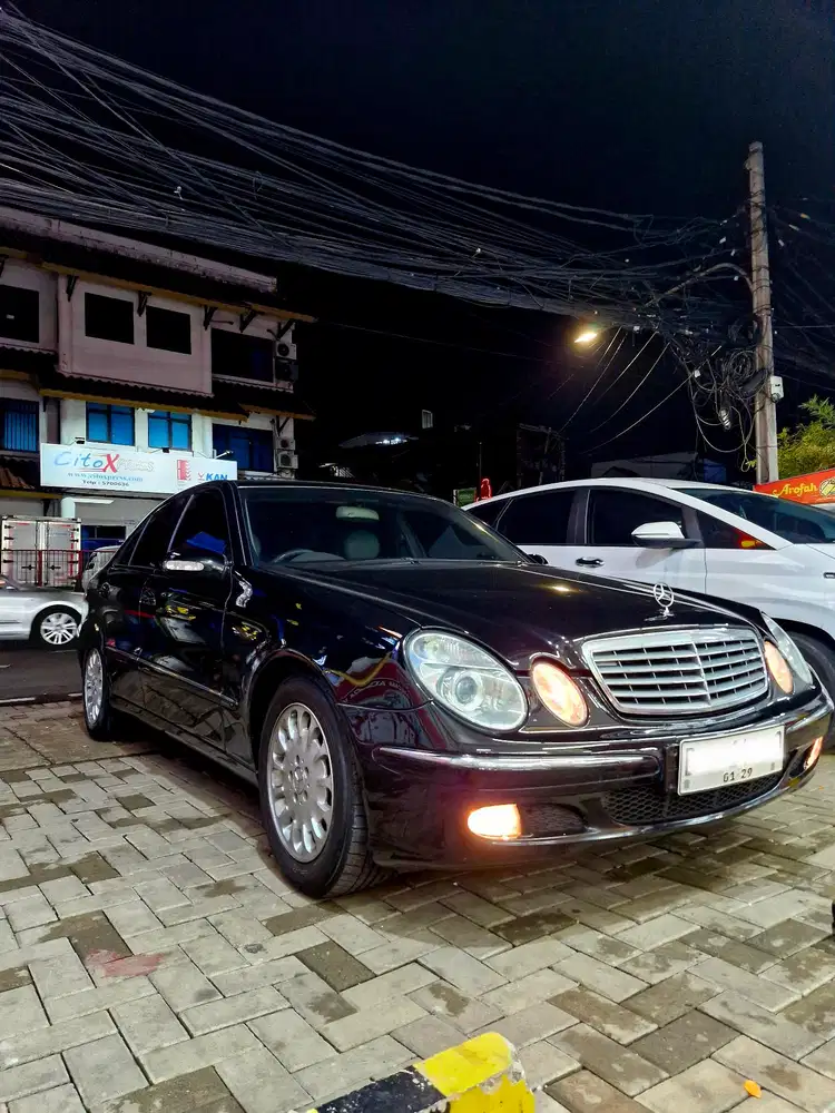 Mercedes-Benz E260 2004 Bensin