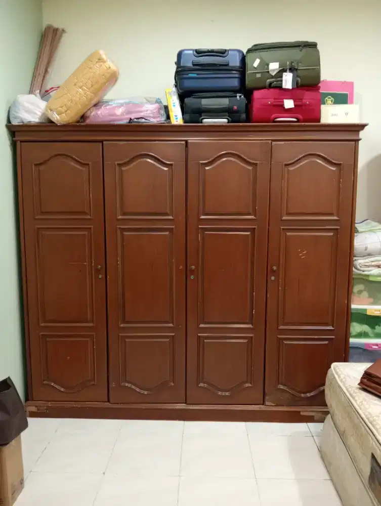 LEMARI PAKAIAN KAYU JATI JADUL 4 PINTU