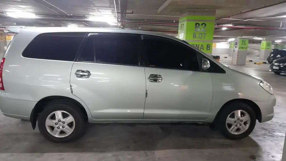 Toyota Kijang Innova 2006 Bensin
