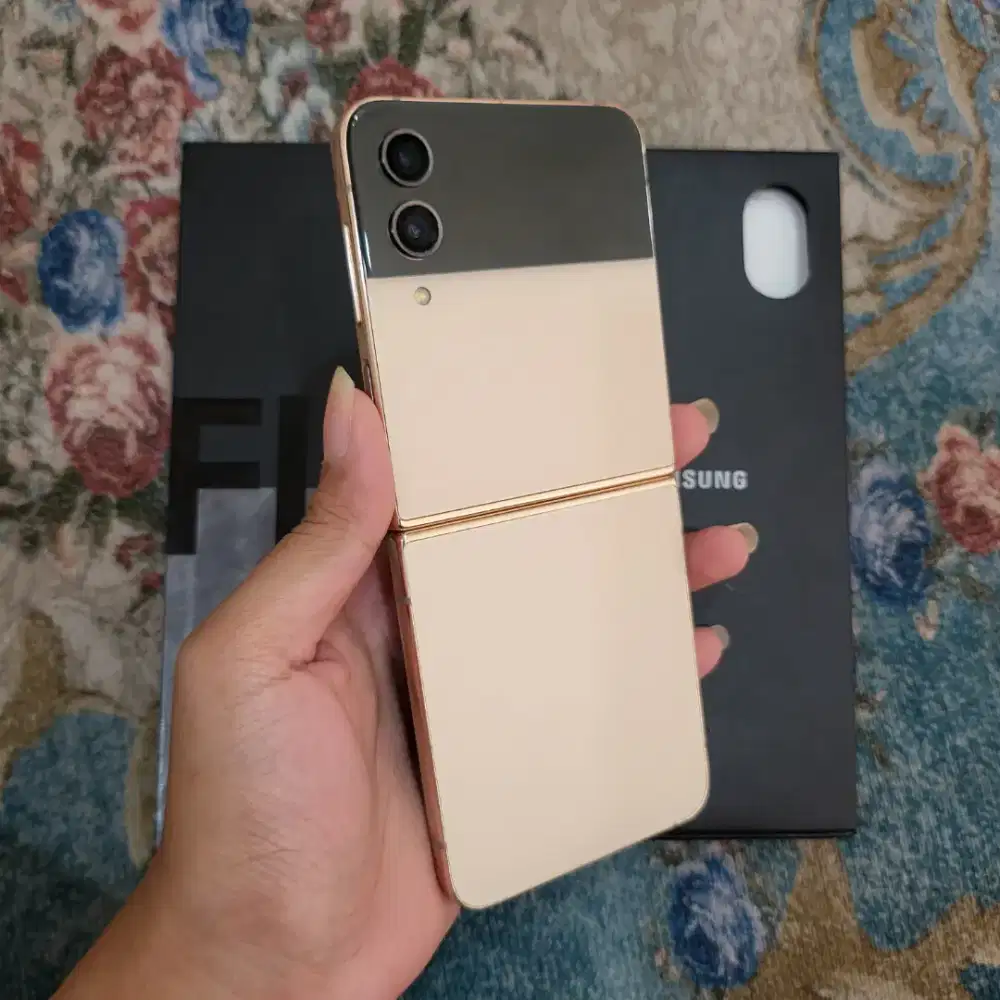 Samsung ZFlip 4 8/256gb Resmi Sein Fullset Nominus