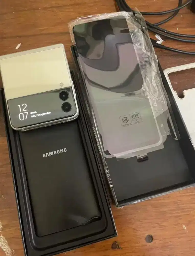 GALAXY Z FLIP 3 - 5G ( 256GB ) Sein