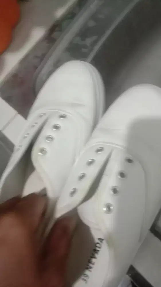 Jasa cuci sepatu tas  sandal datang ke rumah