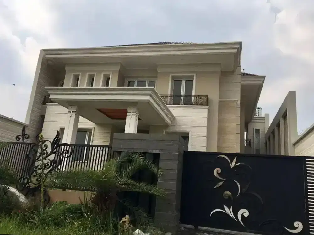 Rumah 2 Lantai Bagus Golf View SHM di Citraland Delta Golf