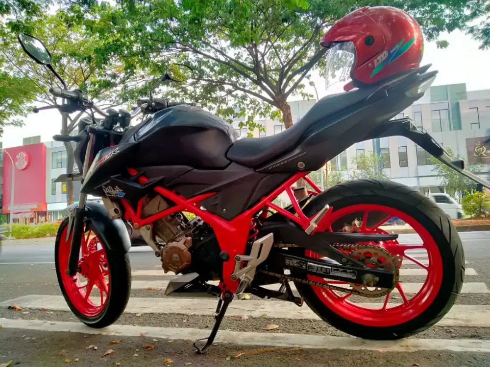 Motor CB150R Special Edition