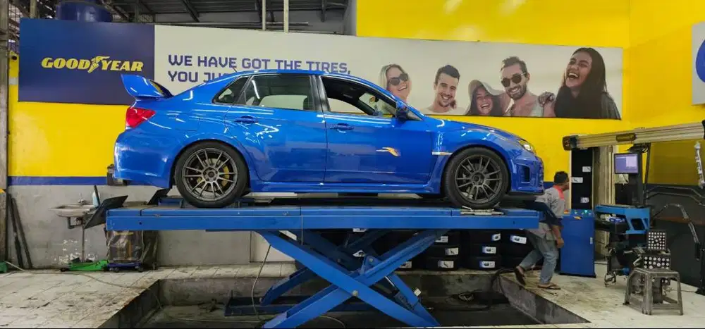 Subaru Impreza WRX STI MT (2013)