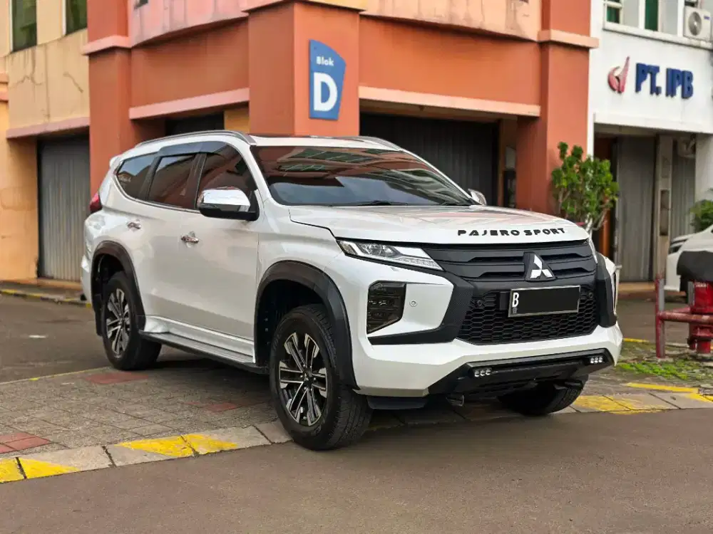 DP 8jt Pajero sport dakar diesel 2022 new mitsubishi 2.4 AT putih 4x2