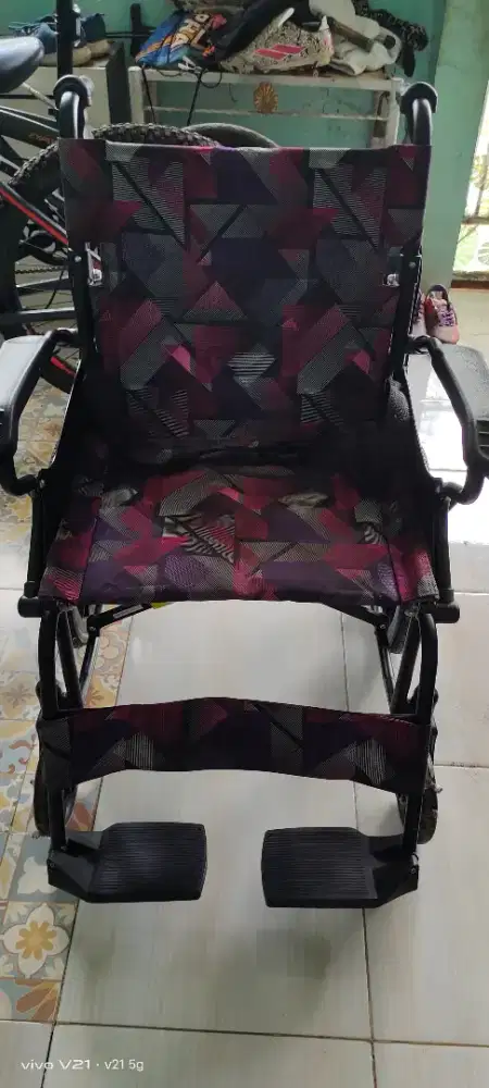 Kursi roda seperti baru