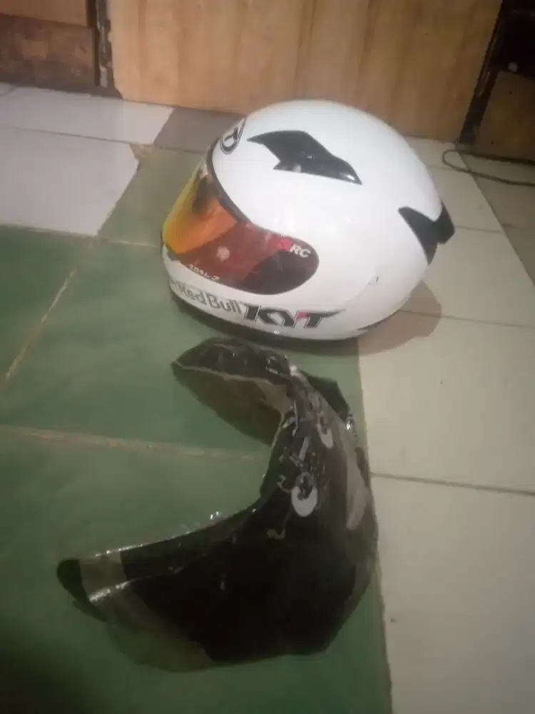 Jual helm KYT full face lengkap dengan kardusnya