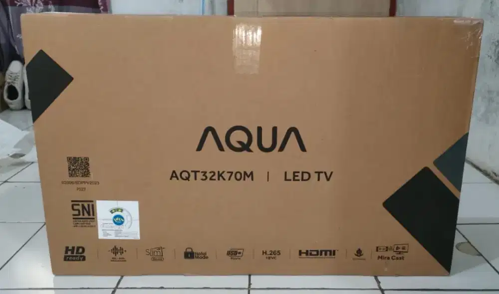 TV aqua 32inch  warna hitam