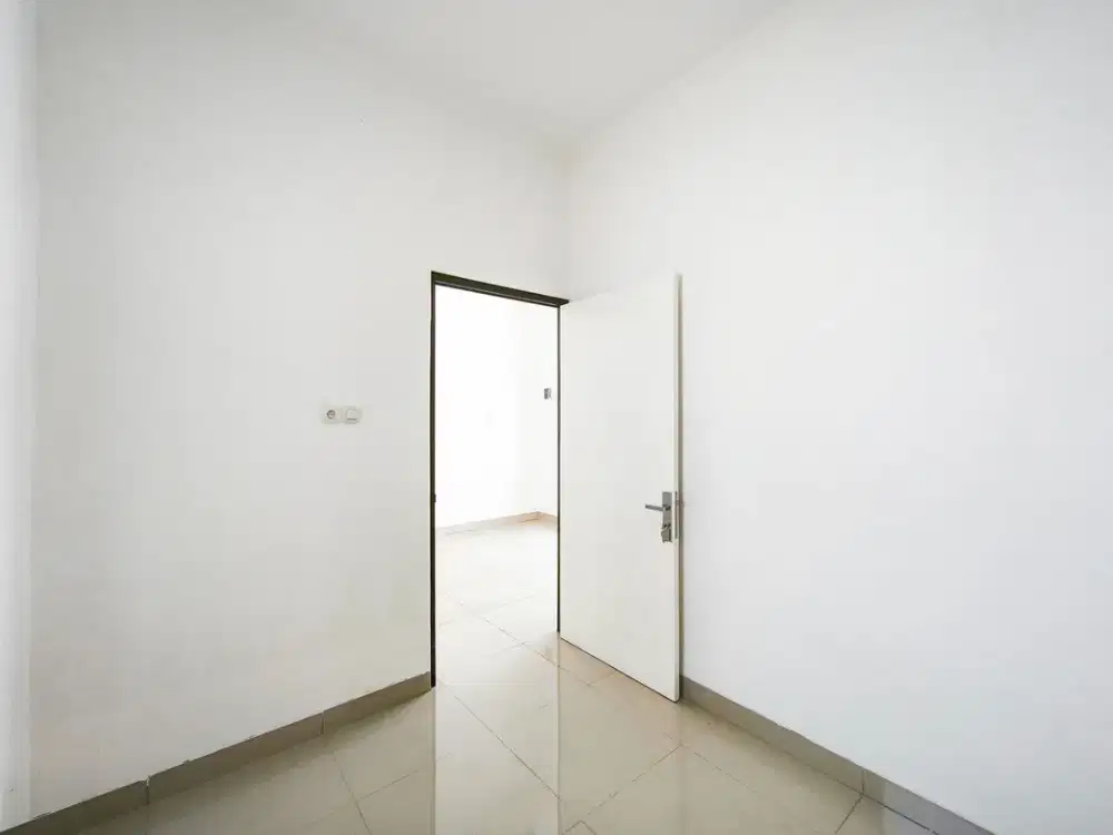 Rumah Terawat 14 Menit ke Terminal Sawangan 2 Lantai Siap Huni J-36455