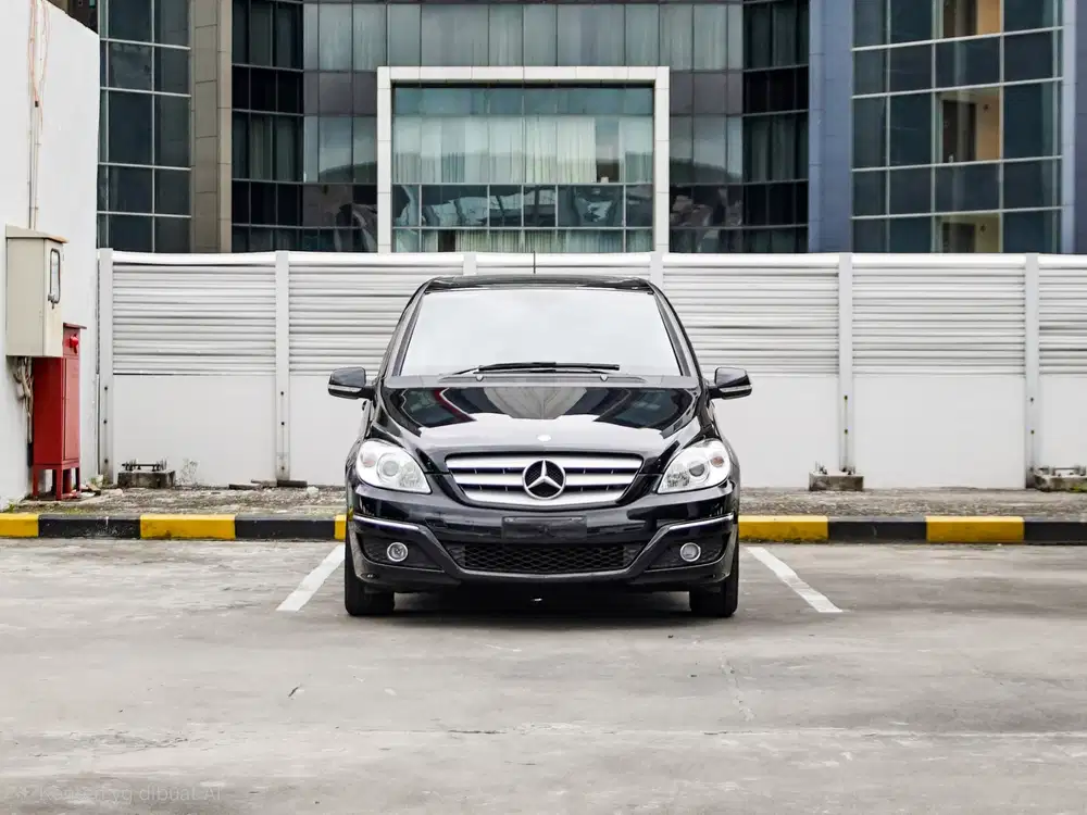 Mercedes-Benz B180 2011 Bensin