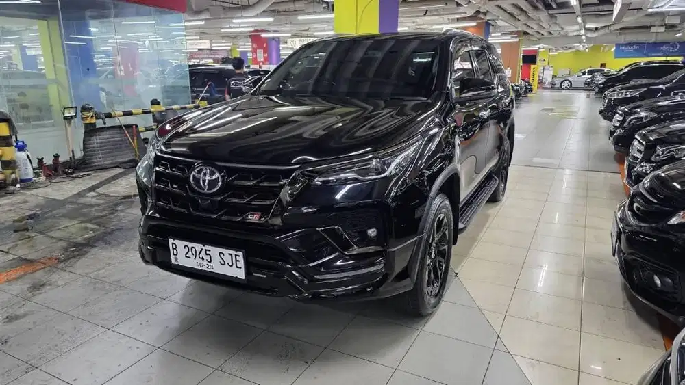 Fortuner VRZ GR 2021 matic diesel dp good condition