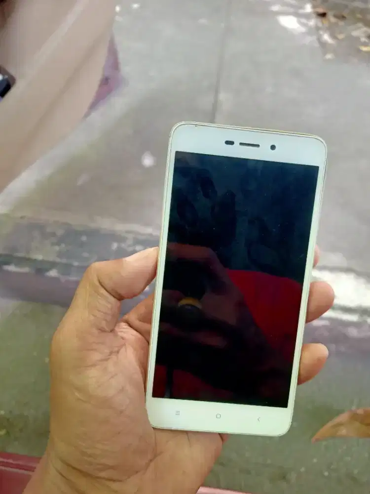 Di jual aja murah meriah. Hp minus nya mati total ,lcd bgs,hidup,mlus