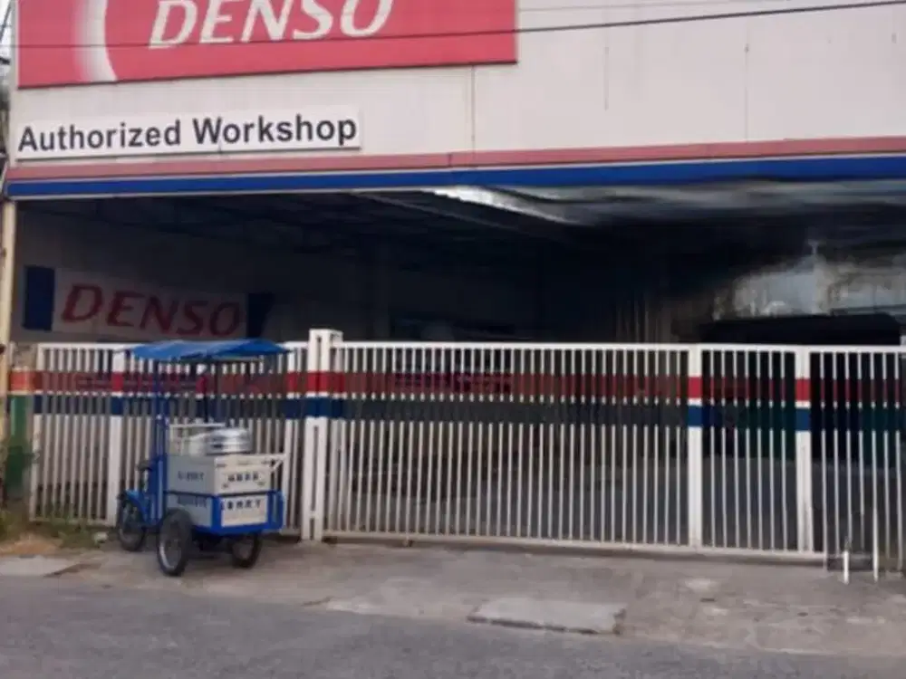 Bangunan Bekas Bengkel Lokasi Strategis Karawaci