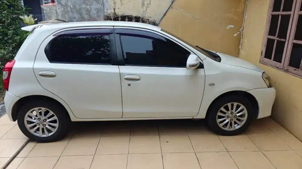 Etios Valco Tipe E Putih tahun 2016