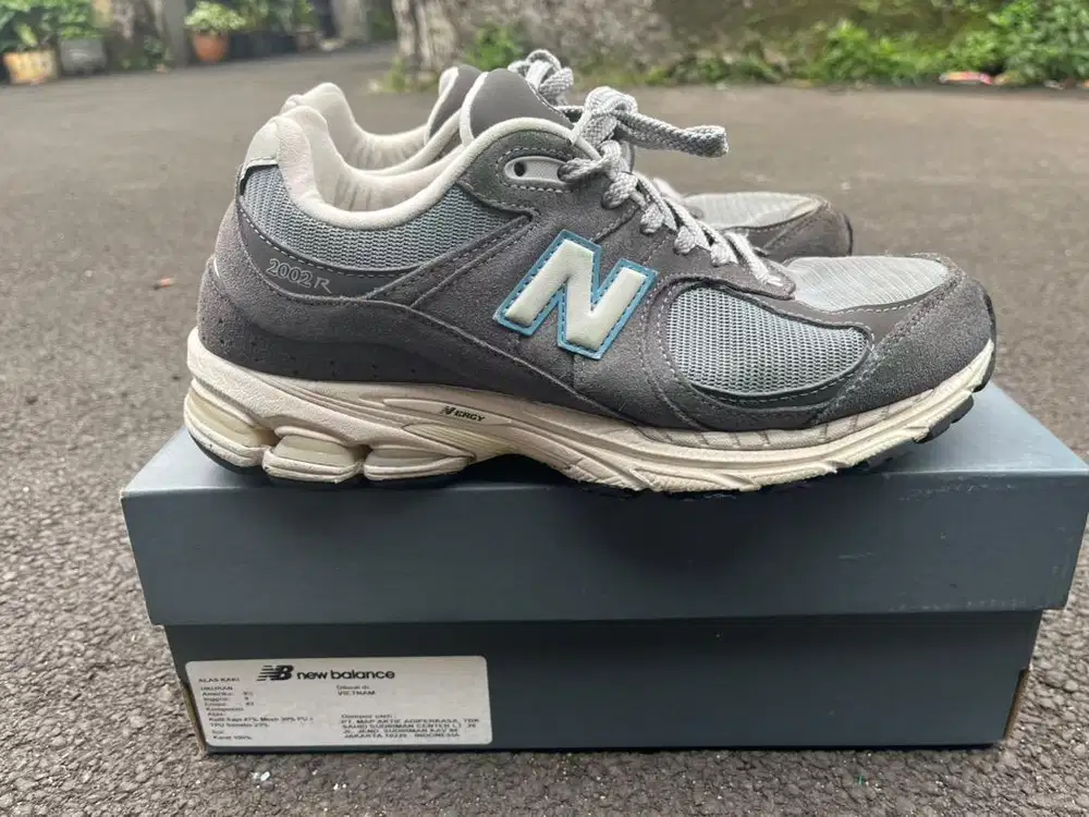 Sepatu New Balance 2002R Original