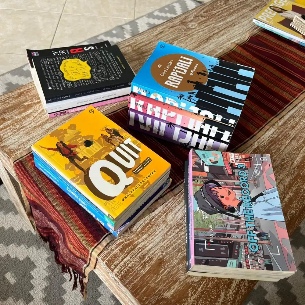 Satu full set buku 13 buku dari penulis terkenal