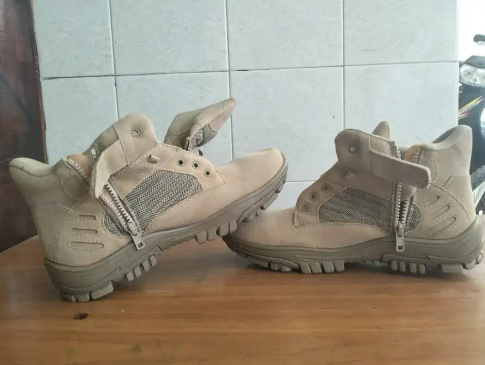 JUAL SEPATU TACTIKAL LIKE NEW