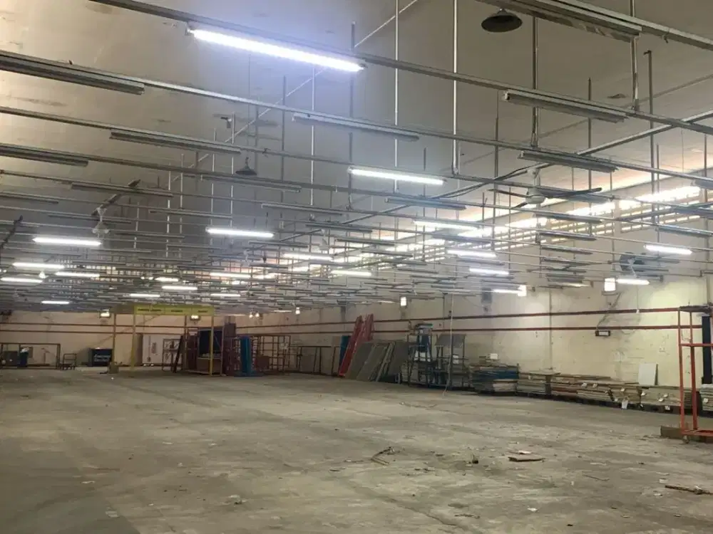 Dijual/Disewa Gudang & Tempat Usaha Berlokasi Strategis di Petukangan Raya Cileduk Jakarta Selatan