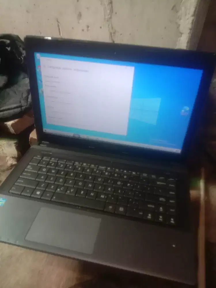Laptop Asus core , i3