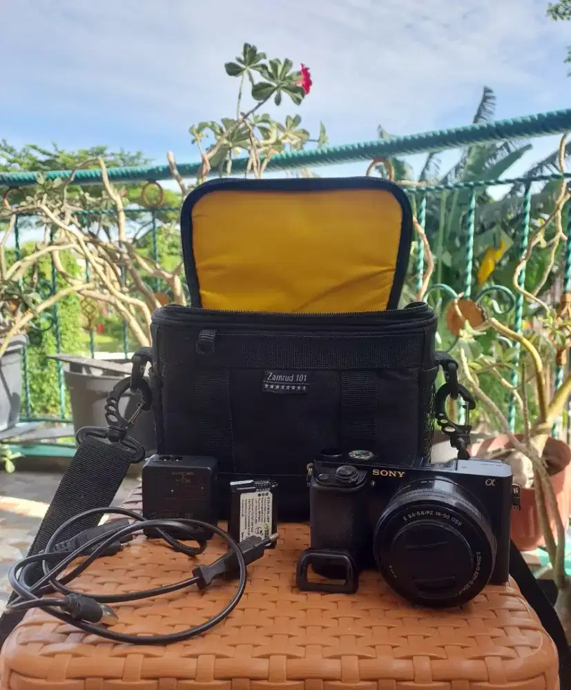 Sony A6000 + Lensa Kit sony 16-50 mm