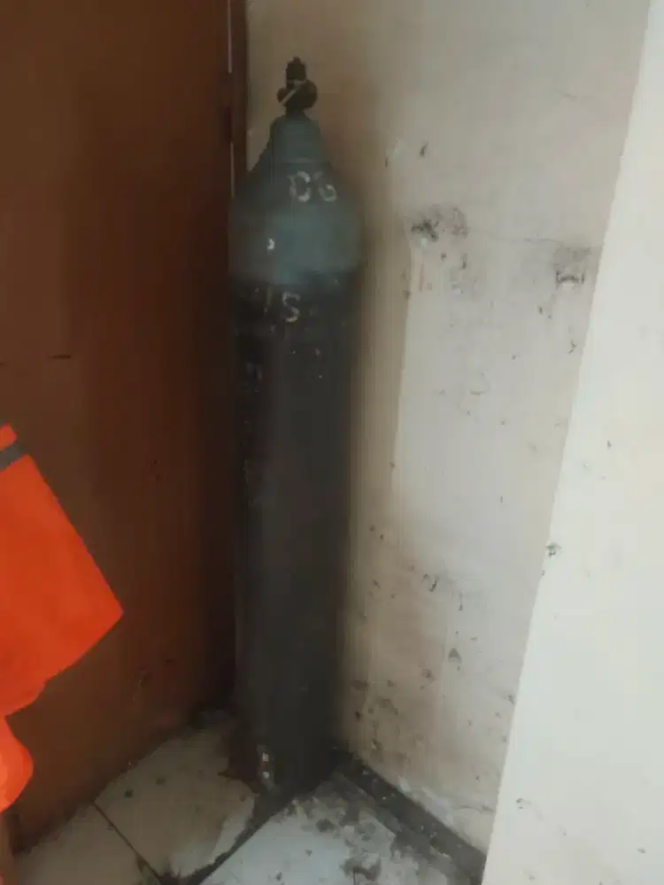 Tabung oksigen bekas