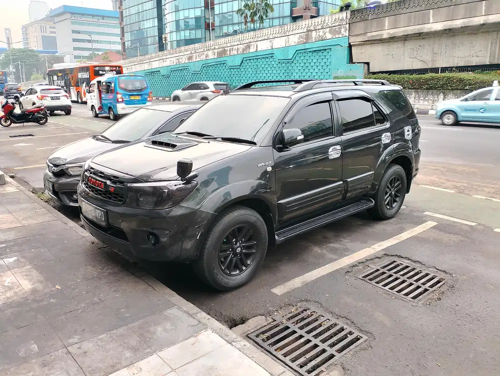 Toyota Fortuner 2006 Bensin