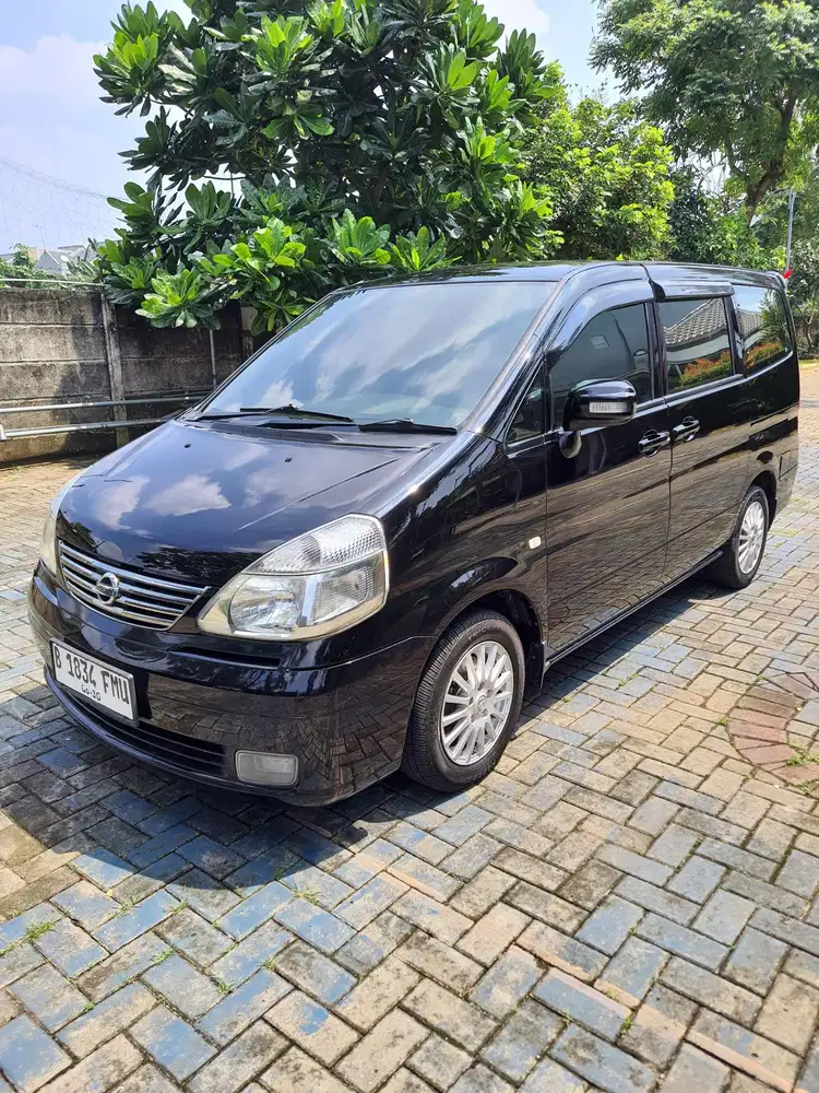 Jual Cepat !! Nissan Serena hWs 2010 matic Bensin