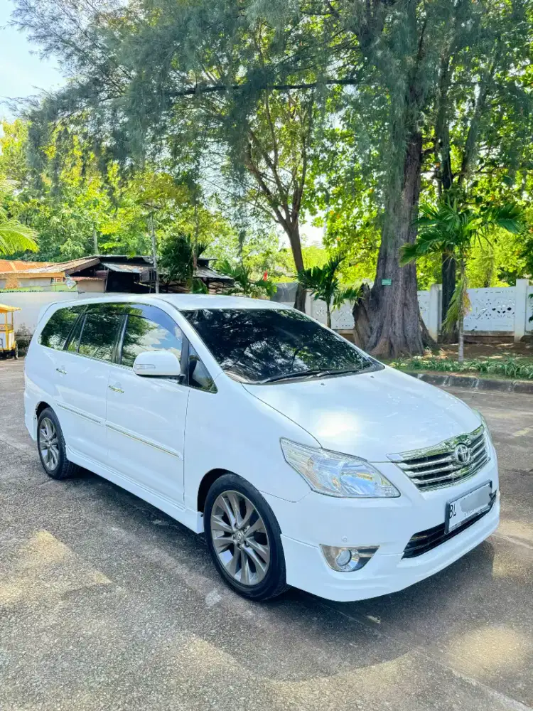 TOYOTA KIJANG INNOVA 2012 AT V LUXURY