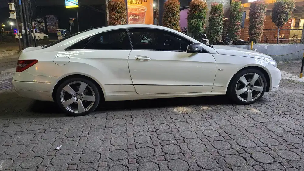 Mercedes-Benz E250 2010 Bensin