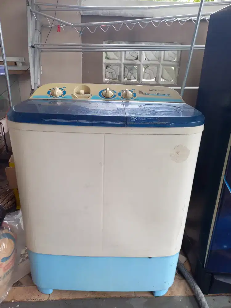 Dijual mesin cuci 2 tabung merk Sanyo
