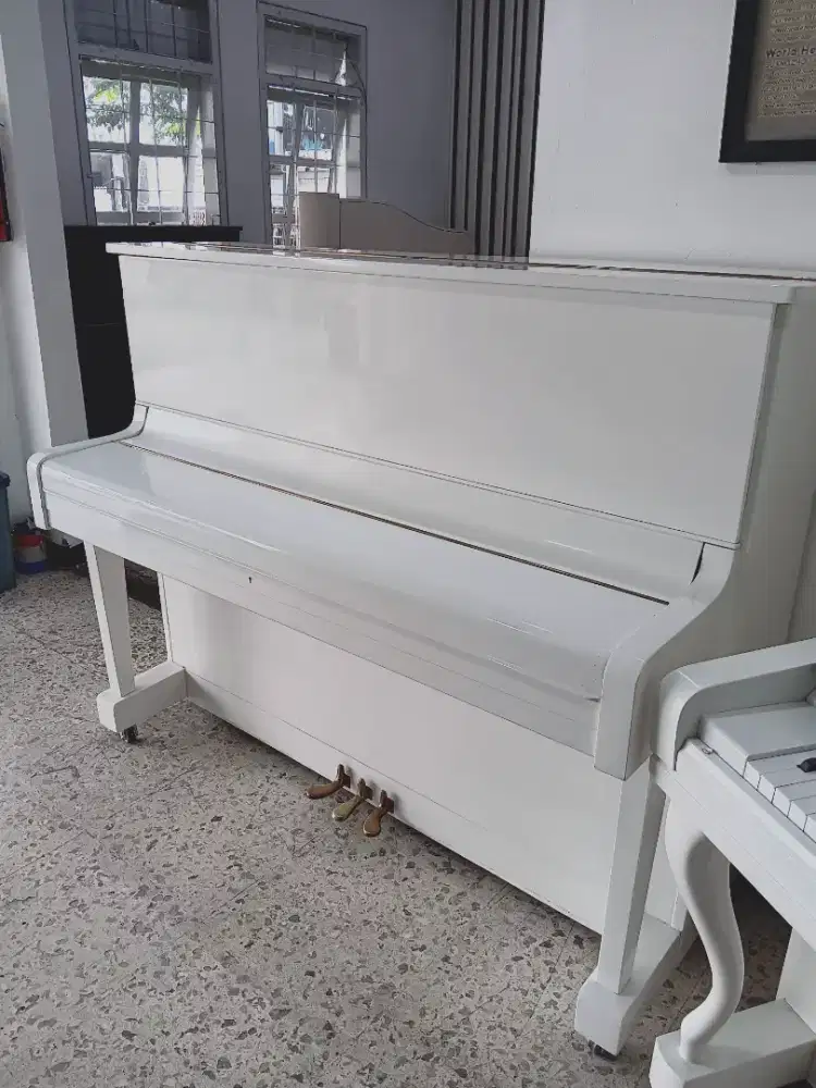 Piano Yamaha Putih