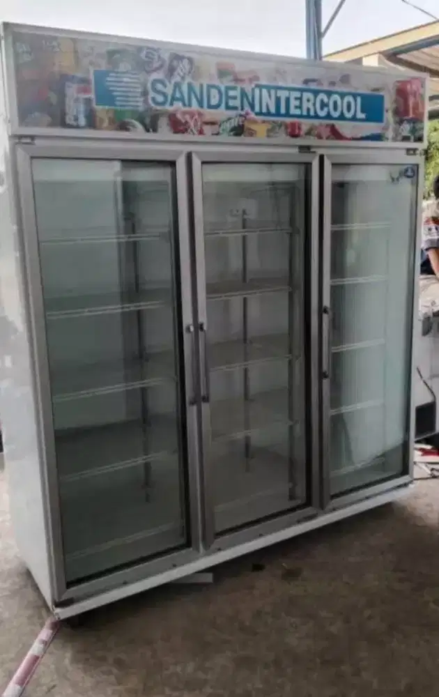 Showcase Chiller 3 pintu kondisi siap pakai