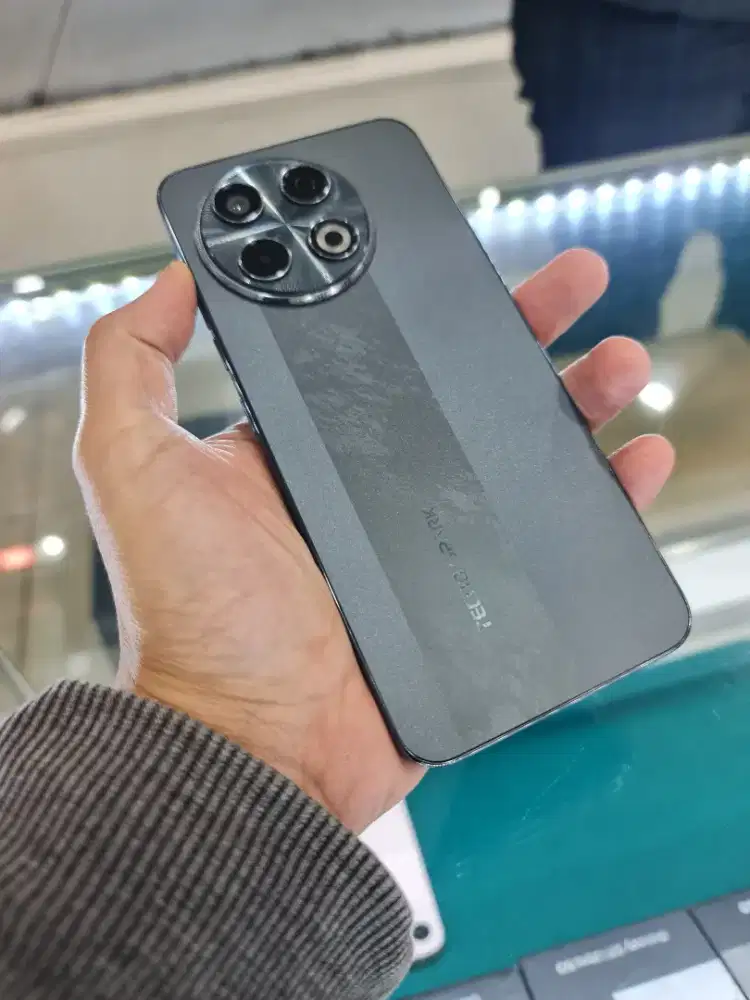 Tecno spark 30 pro 8/128 garansi 8 bulan lagi