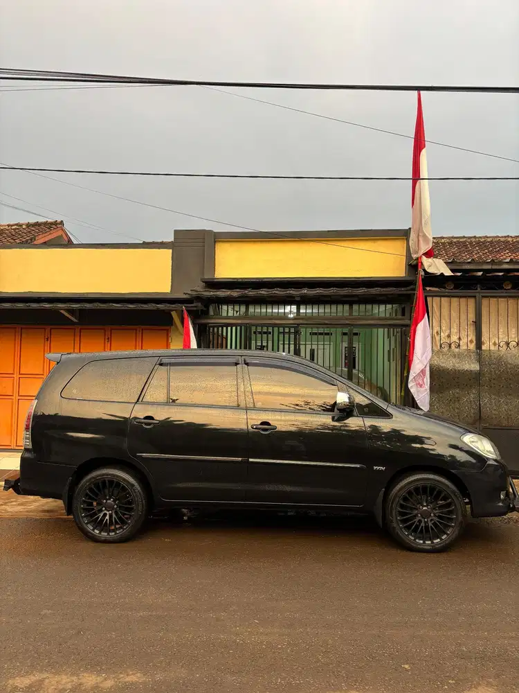 Toyota Kijang Innova 2010 Bensin