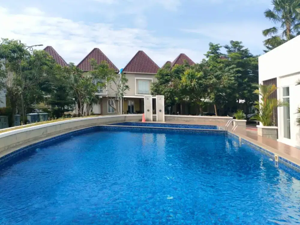 Rumah 4 Kamar Strategis, Kolam Ikan Renang Tennis Gym Manis, Latigo Village Gading Serpong