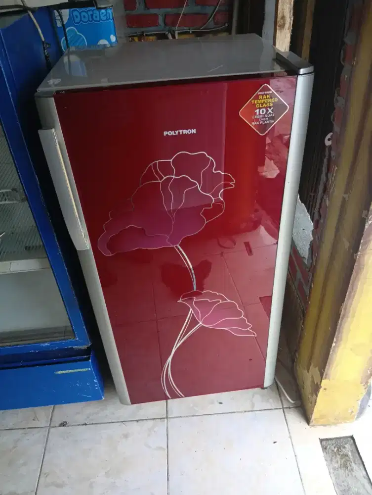 Kulkas bekas 1 pintu rak kumplit Mer Politrion ory