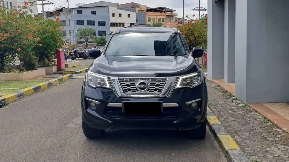 Nissan Terra VE 2.5 4x2 Diesel AT Hitam 2018 low Km Antikk