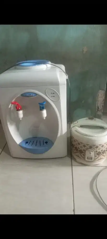 2 dispenser dan pemanasan nasi merek cosmos msh normal