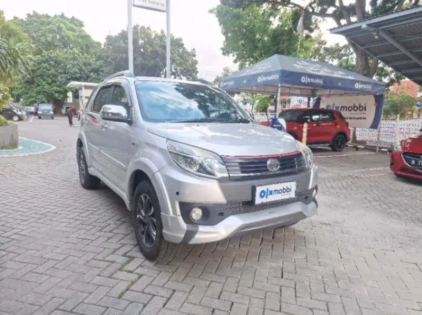 LOW DP Toyota Rush 1.5 TRD Sportivo Ultimo Bensin-AT 2017 BOH