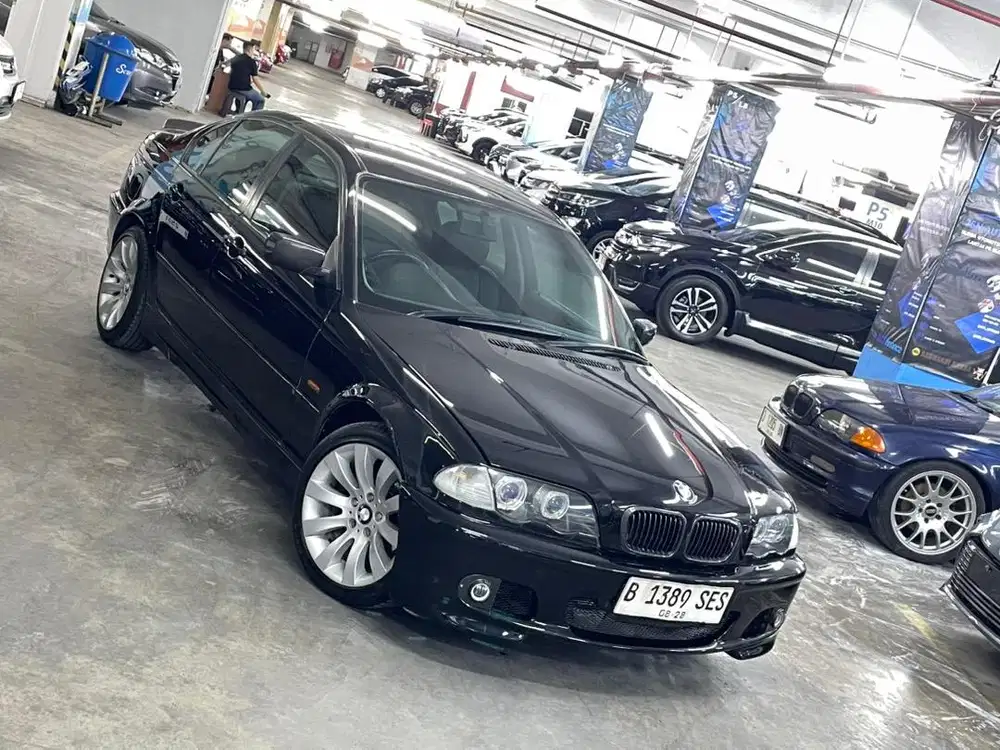 BMW 318i E46 M43 2000 HITAM. Tinggal gas
