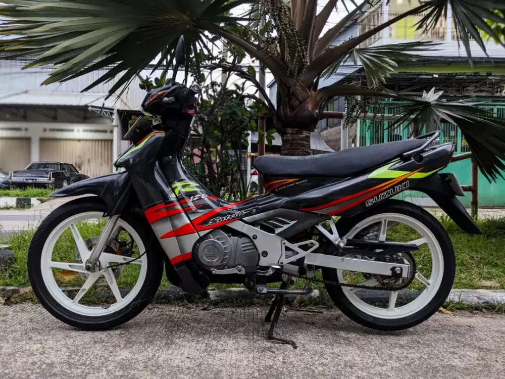 Satria R  kumplit siap pakai mulus motor 2 tak