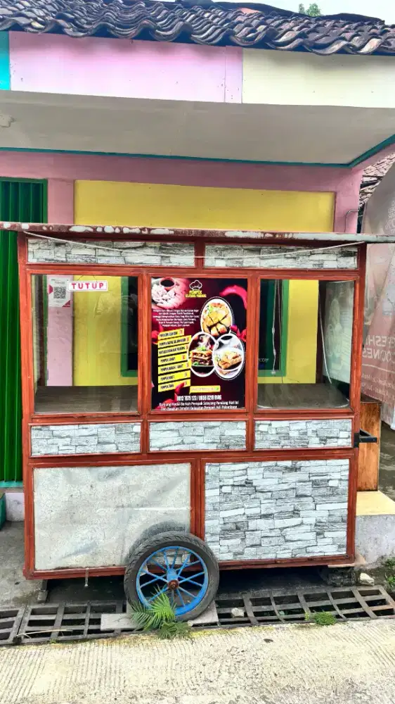 Dijual cepat gerobak bakso mie ayam dan lain lain dua tungku kompor