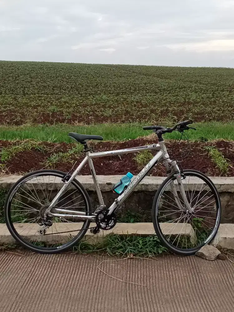 Sepeda Hibrid 700c aloy Alumunium ukuran 22