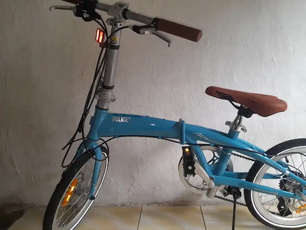 Sepeda Police biru ukuran 18