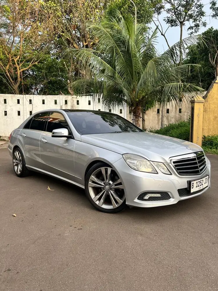 Mercedes-Benz E300 Avantgarde W212 tahun 2010