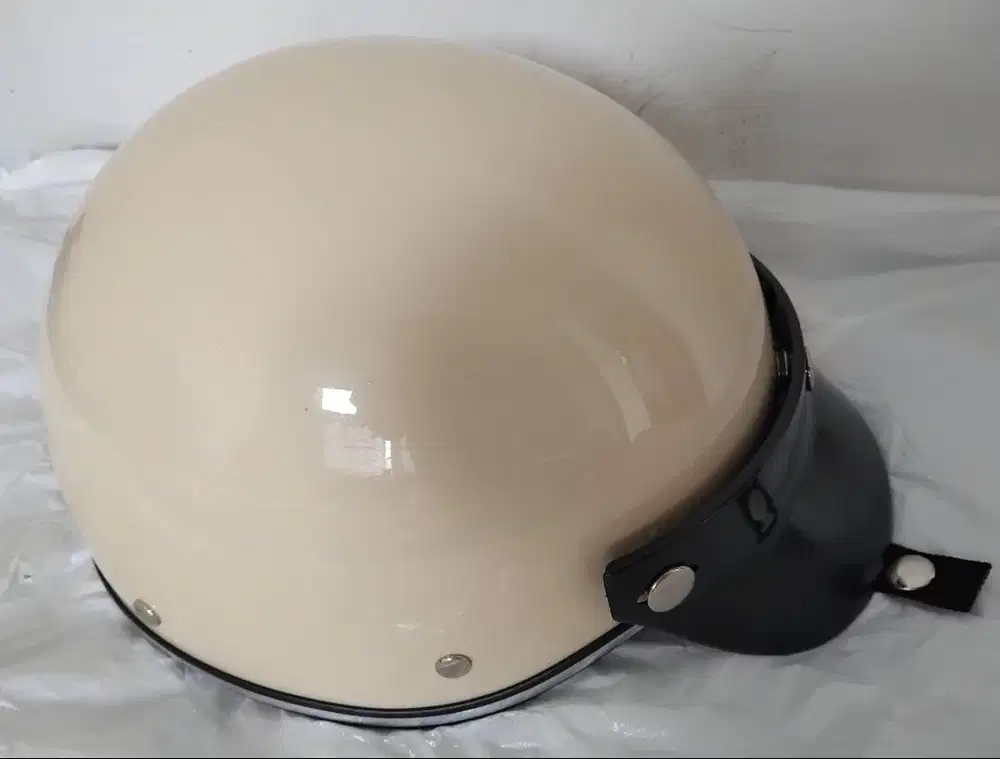 Helm stylish pendek