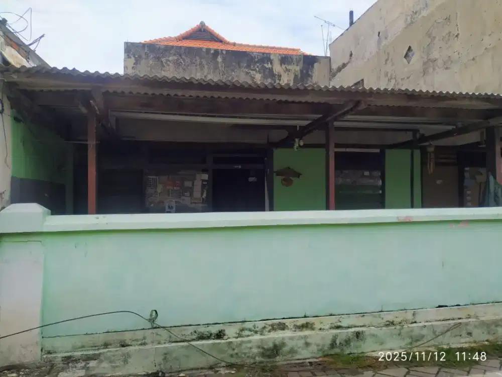 Rumah Manukan Strategis Dekat Pasar Murah