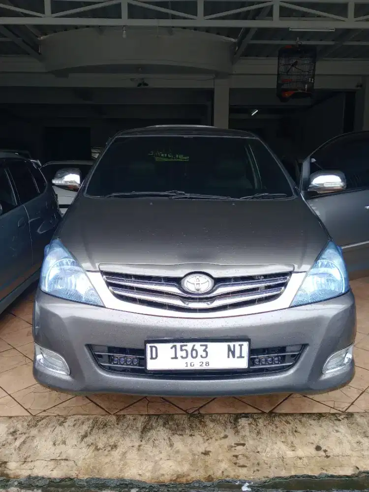 Toyota Kijang Innova AT 2012 Bensin